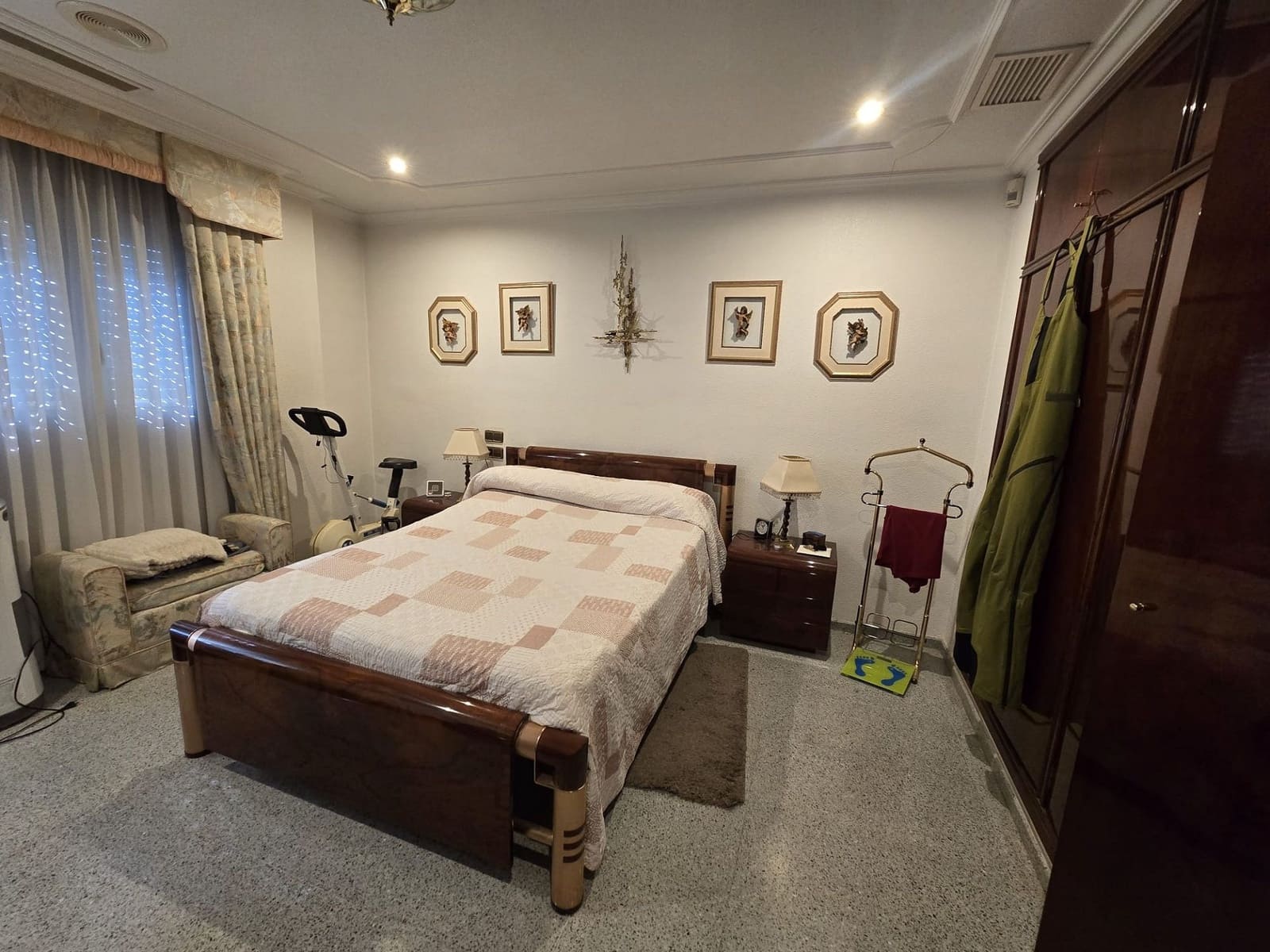 6 bedroom Villa for sale in Sax with pool garage - € 599,995 (Ref: 9796119)