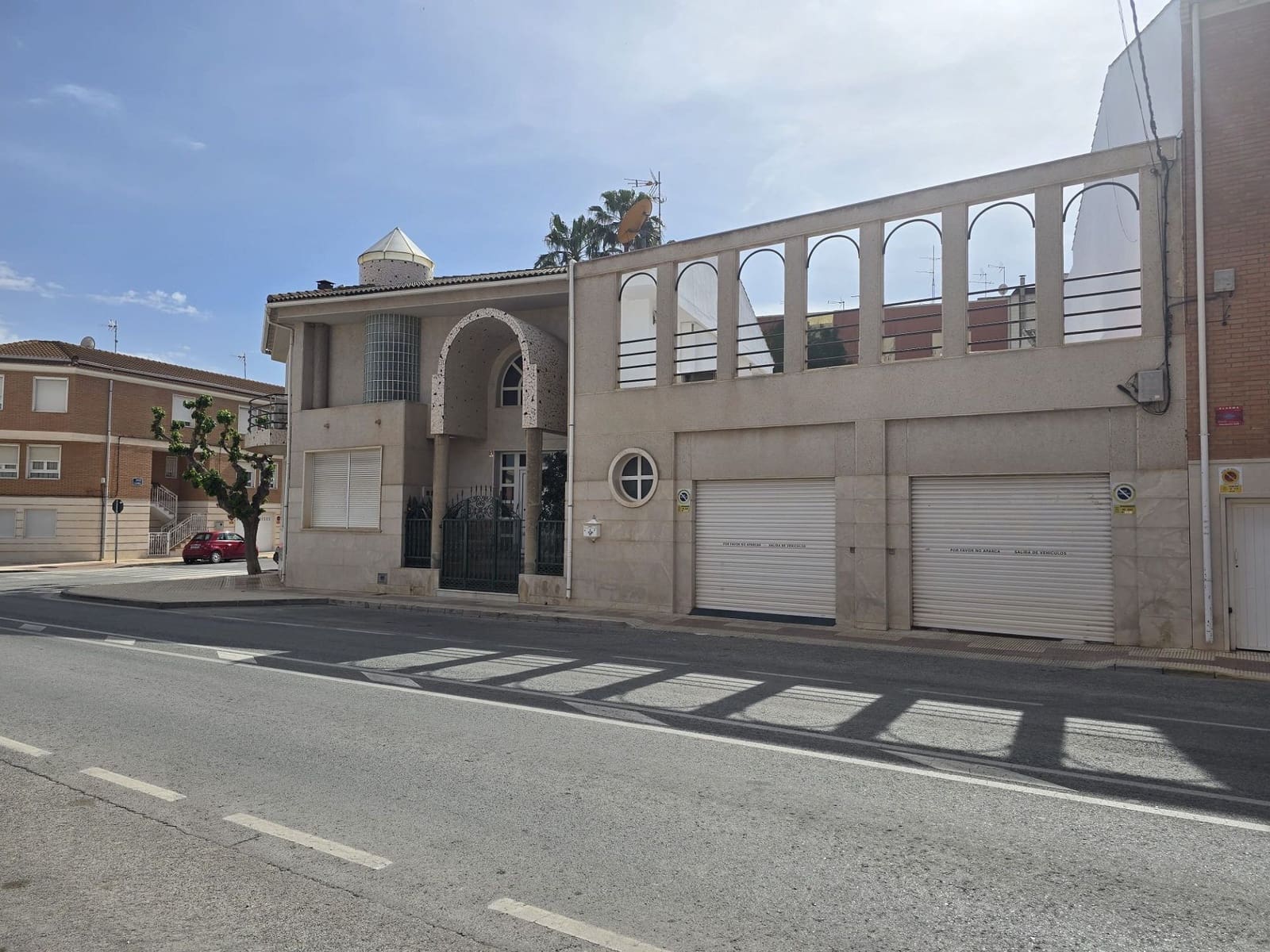 6 bedroom Villa for sale in Sax with pool garage - € 599,995 (Ref: 9796119)