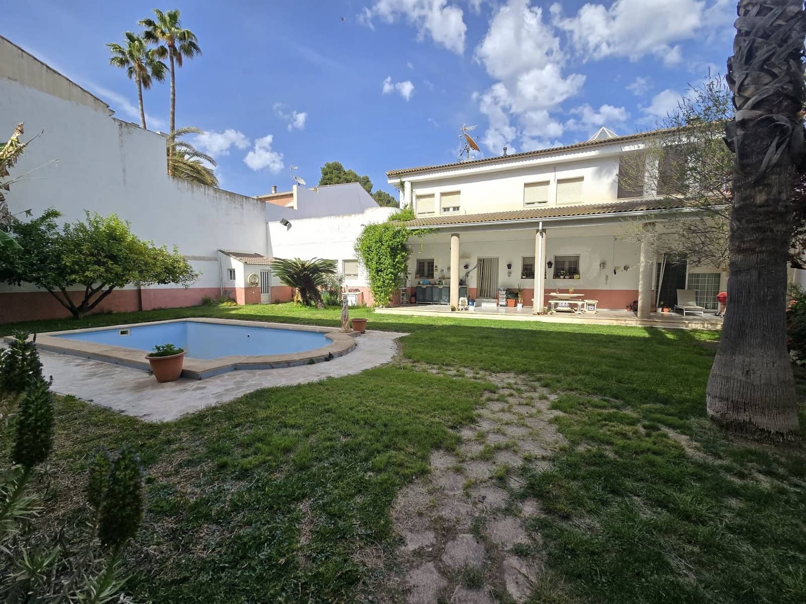 6 bedroom Villa for sale in Sax with pool garage - € 599,995 (Ref: 9796119)