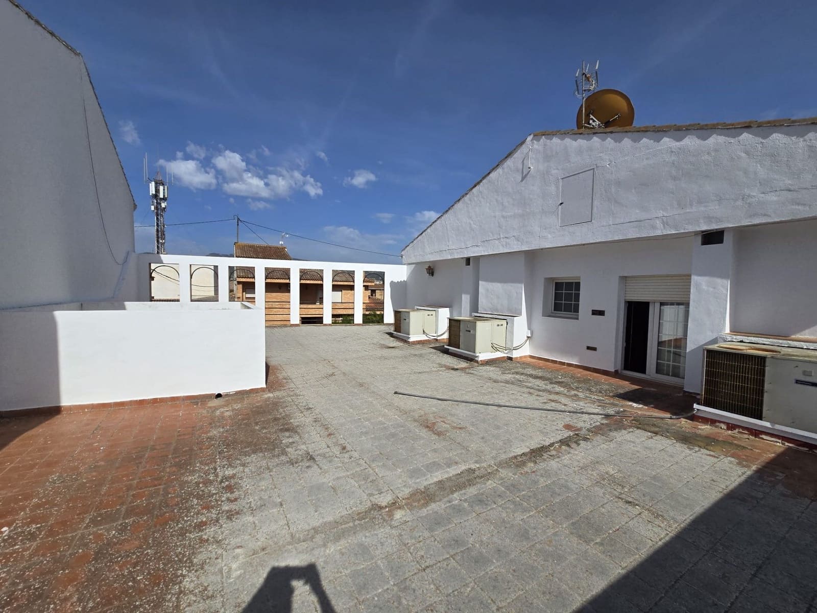 6 bedroom Villa for sale in Sax with pool garage - € 599,995 (Ref: 9796119)