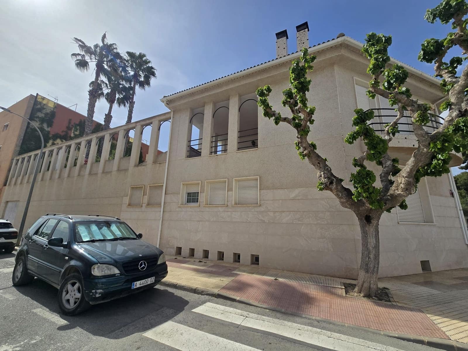 6 bedroom Villa for sale in Sax with pool garage - € 599,995 (Ref: 9796119)