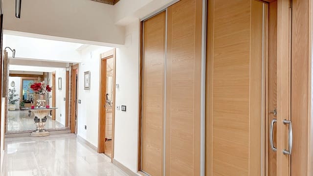 4 Zimmer Villa zu verkaufen in Yecla mit Pool Garage - 699.000 € (Ref: 9800334)