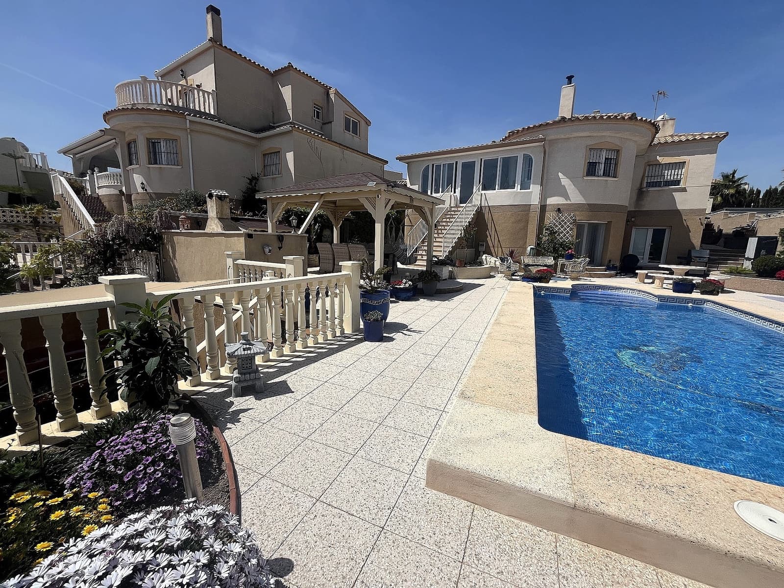 4 bedroom Villa for sale in Castalla with pool - € 360,000 (Ref: 9803882)