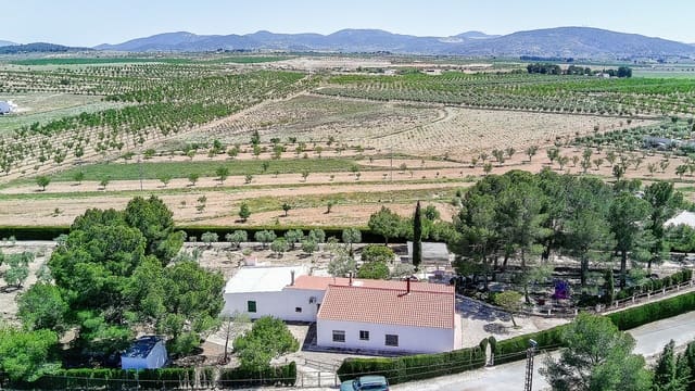 6 chambre Finca/Maison de Campagne à vendre à Pinoso avec piscine garage - 367 000 € (Ref: 9805968)