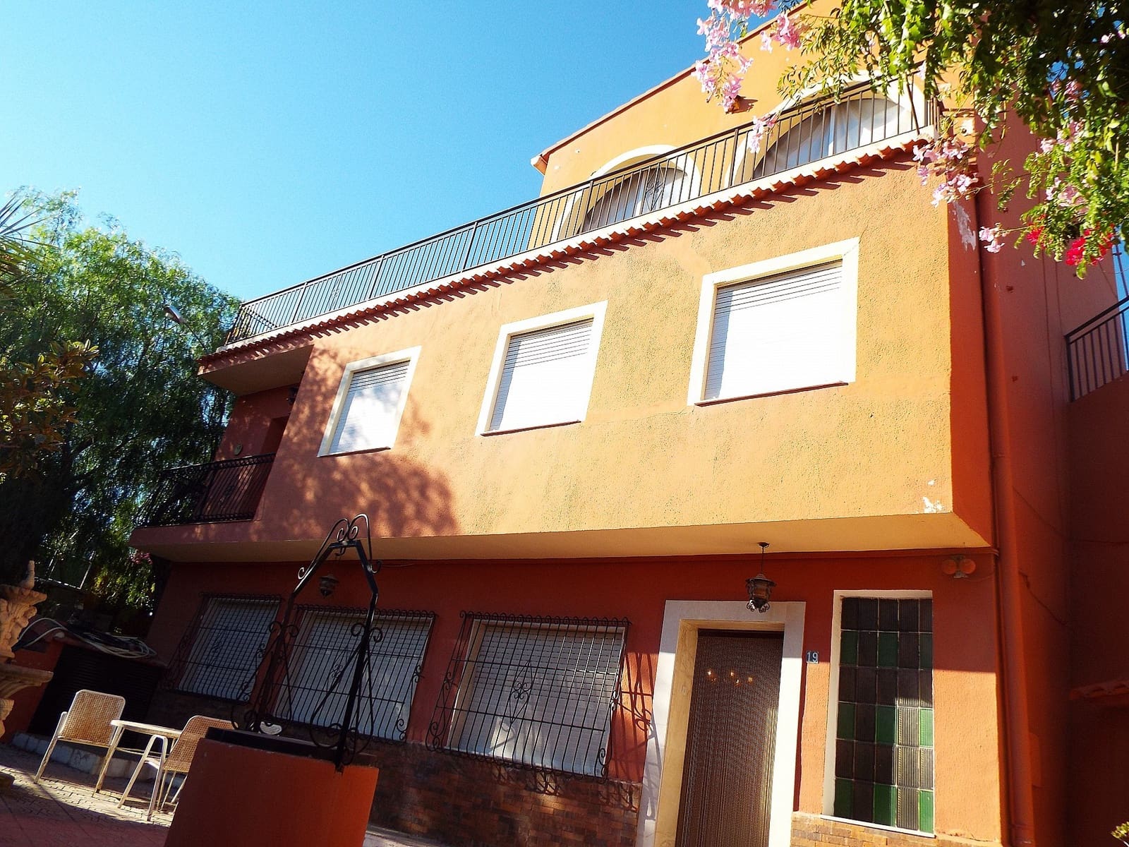 12 sypialnia Finka/Dom wiejski na sprzedaż w Mahoya z basenem garażem - 250 000 € (Ref: 9807580)