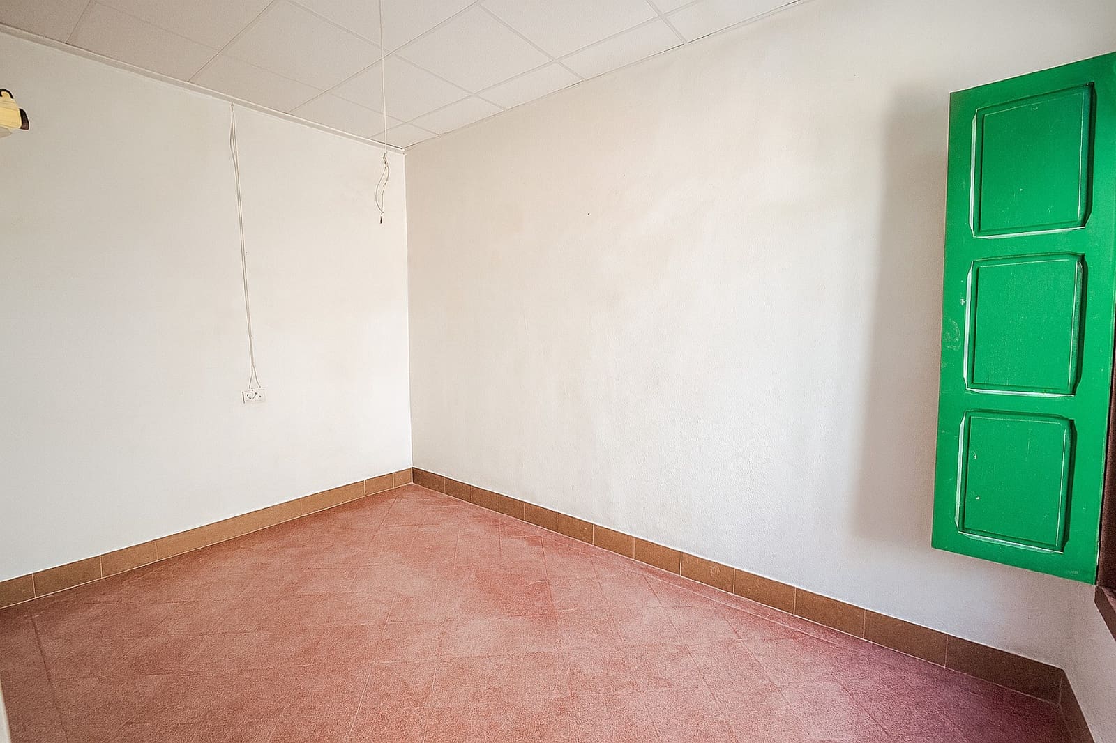 9 soverom Kjedet enebolig til salgs i Sax med garasje - € 220 000 (Ref: 9807622)