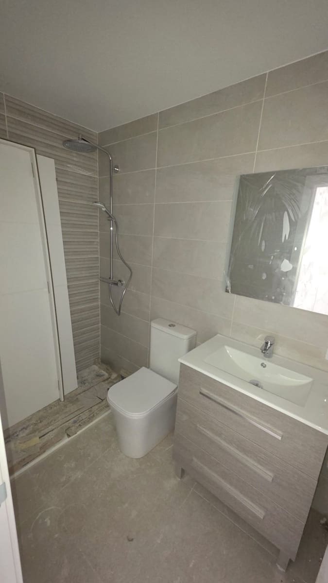 3 bedroom Townhouse for sale in Pinoso - € 135,000 (Ref: 9812957)