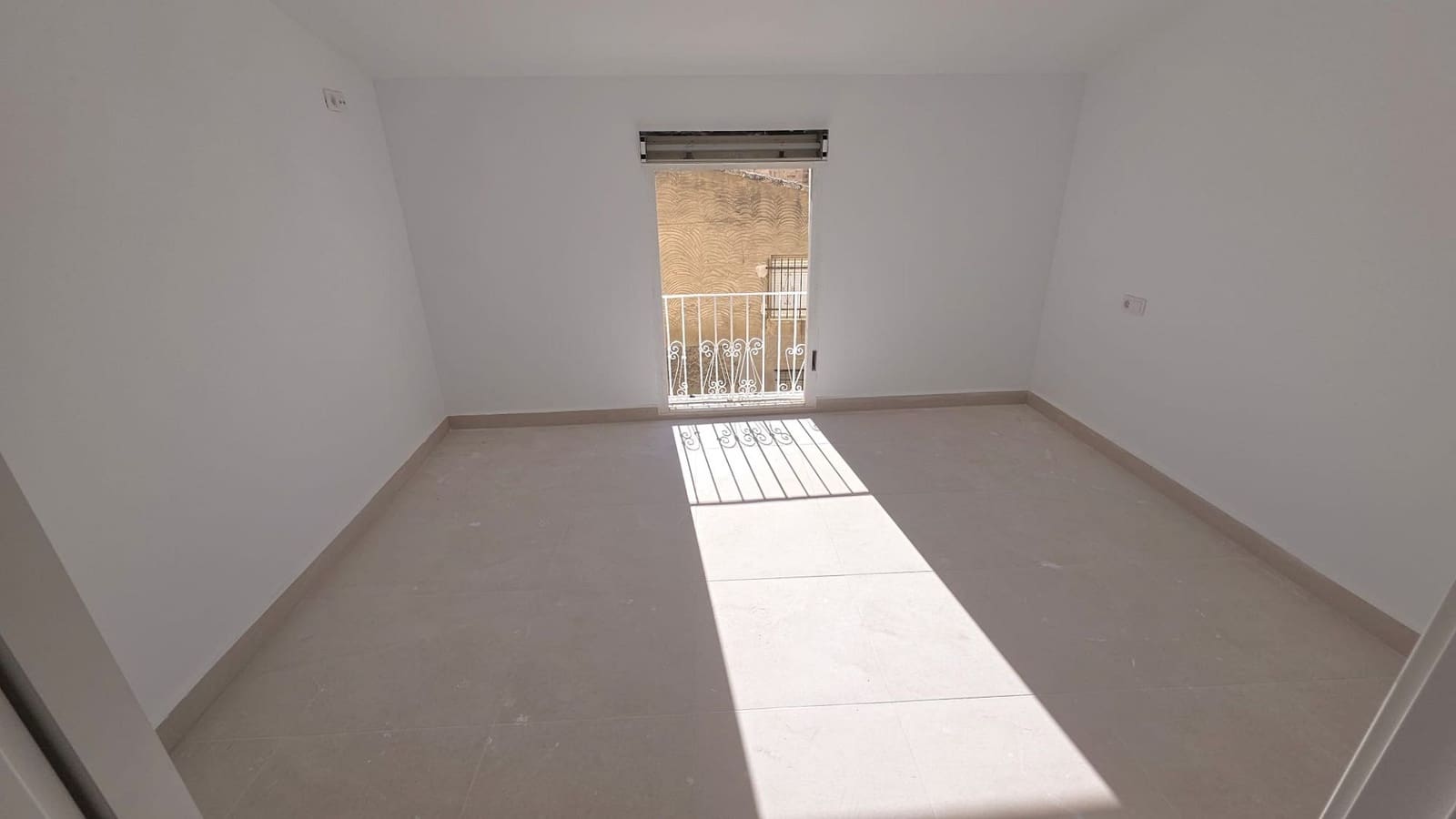 3 bedroom Townhouse for sale in Pinoso - € 135,000 (Ref: 9812957)