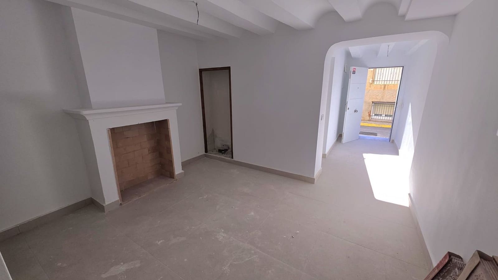 3 bedroom Townhouse for sale in Pinoso - € 135,000 (Ref: 9812957)