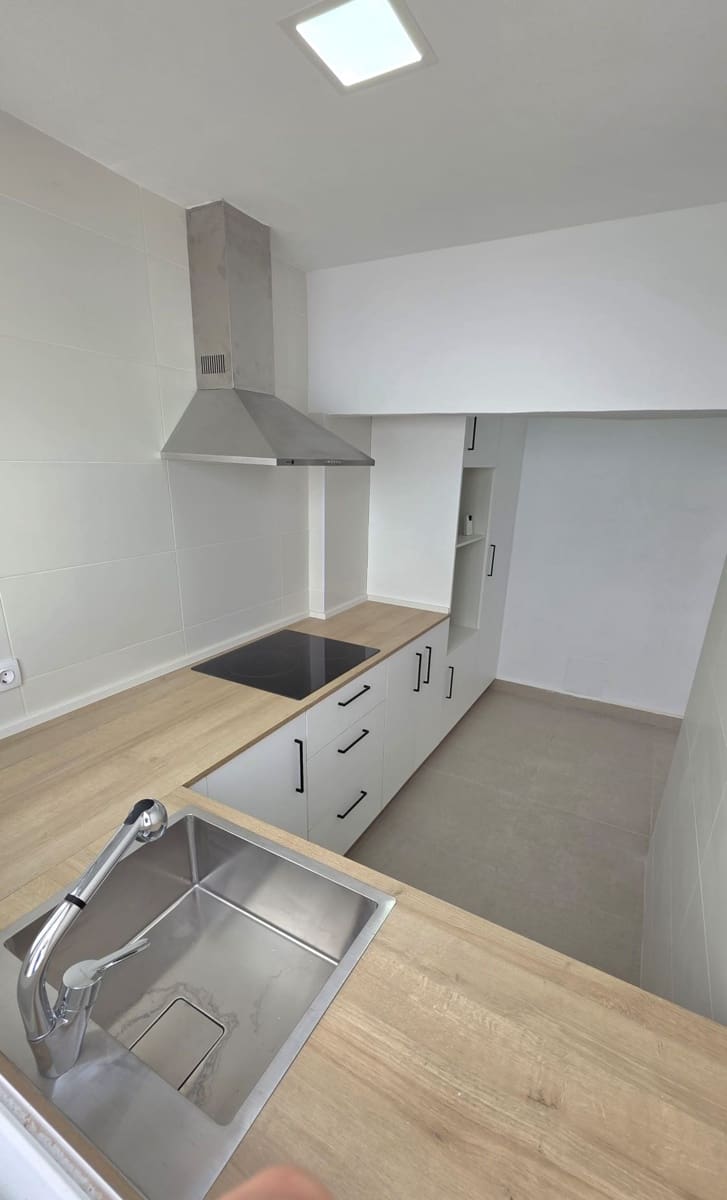 3 bedroom Townhouse for sale in Pinoso - € 129,999 (Ref: 9812957)