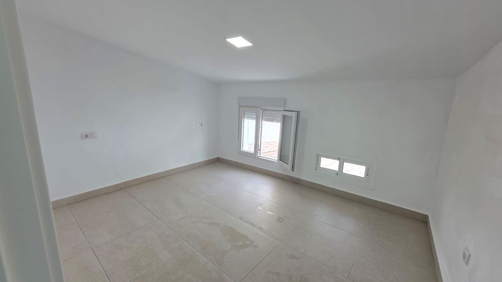 3 bedroom Townhouse for sale in Pinoso - € 129,999 (Ref: 9812957)