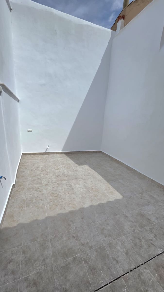3 bedroom Townhouse for sale in Pinoso - € 129,999 (Ref: 9812957)