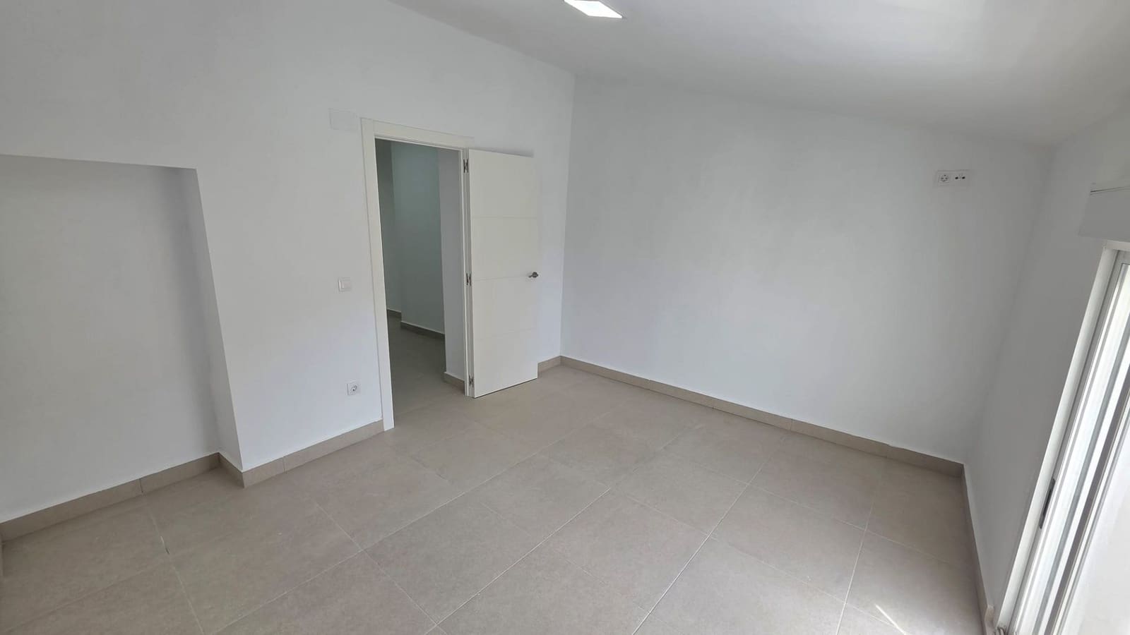 3 bedroom Townhouse for sale in Pinoso - € 129,999 (Ref: 9812957)