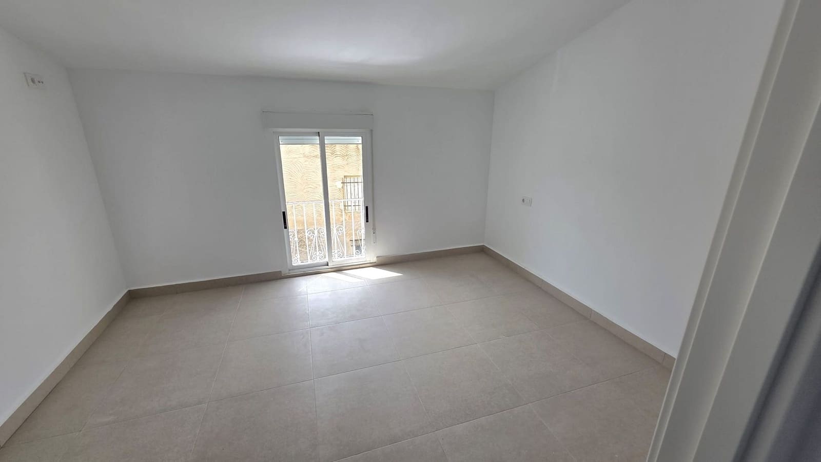 3 bedroom Townhouse for sale in Pinoso - € 129,999 (Ref: 9812957)