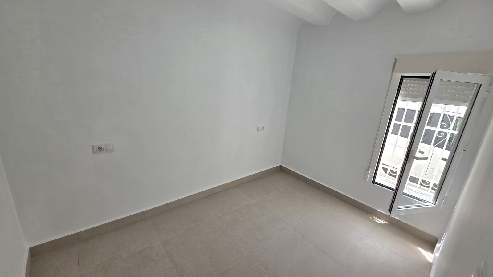 3 bedroom Townhouse for sale in Pinoso - € 129,999 (Ref: 9812957)