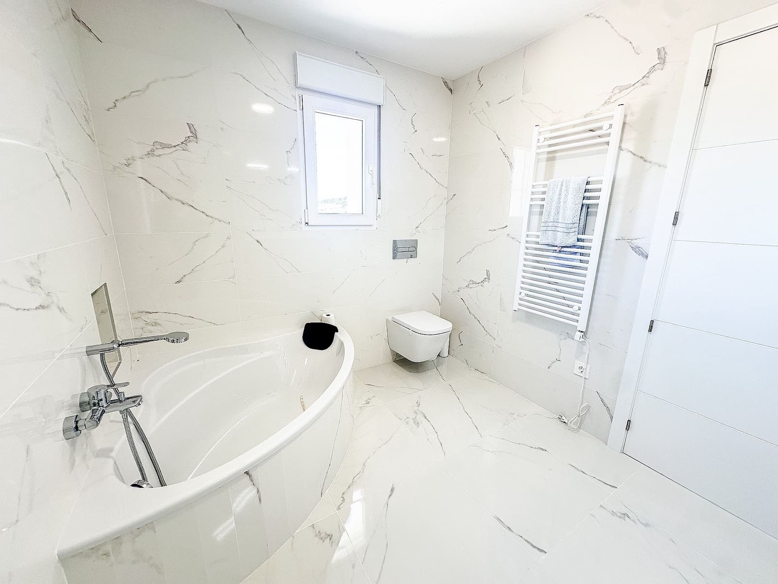 4 soveværelse Villa til salg i Sax med swimmingpool garage - € 423.000 (Ref: 9824602)