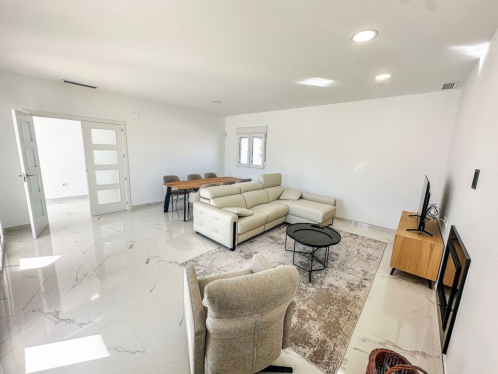 4 soveværelse Villa til salg i Sax med swimmingpool garage - € 423.000 (Ref: 9824602)