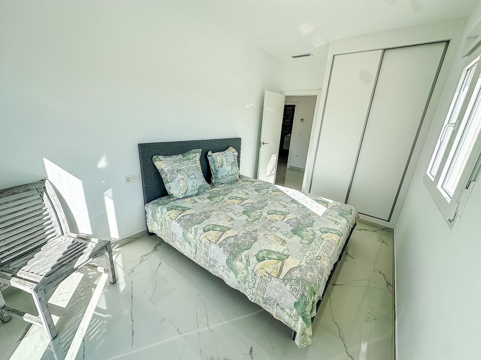 4 soveværelse Villa til salg i Sax med swimmingpool garage - € 423.000 (Ref: 9824602)