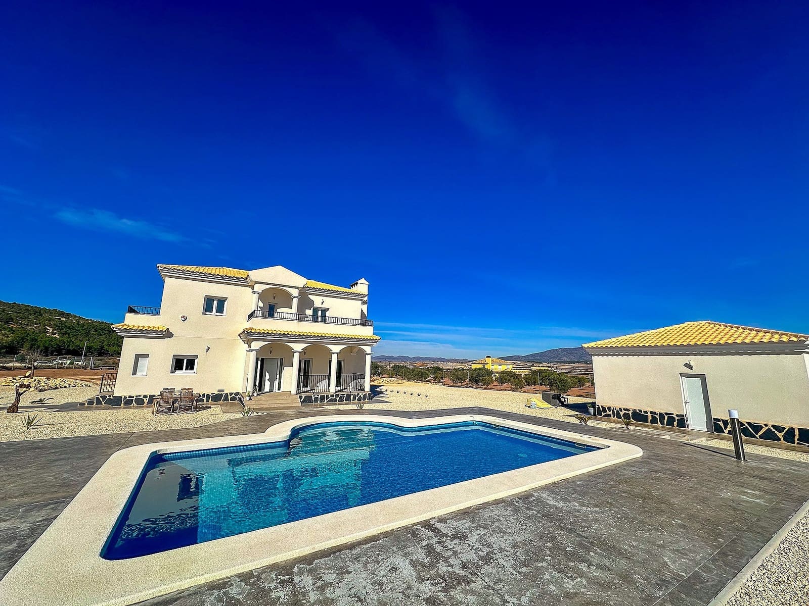 4 soveværelse Villa til salg i Sax med swimmingpool garage - € 423.000 (Ref: 9824602)