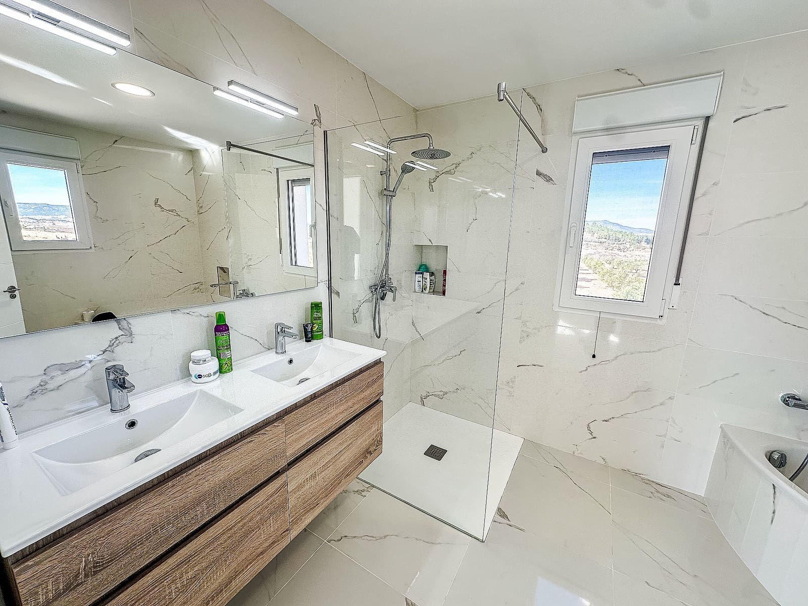 4 soveværelse Villa til salg i Sax med swimmingpool garage - € 423.000 (Ref: 9824602)