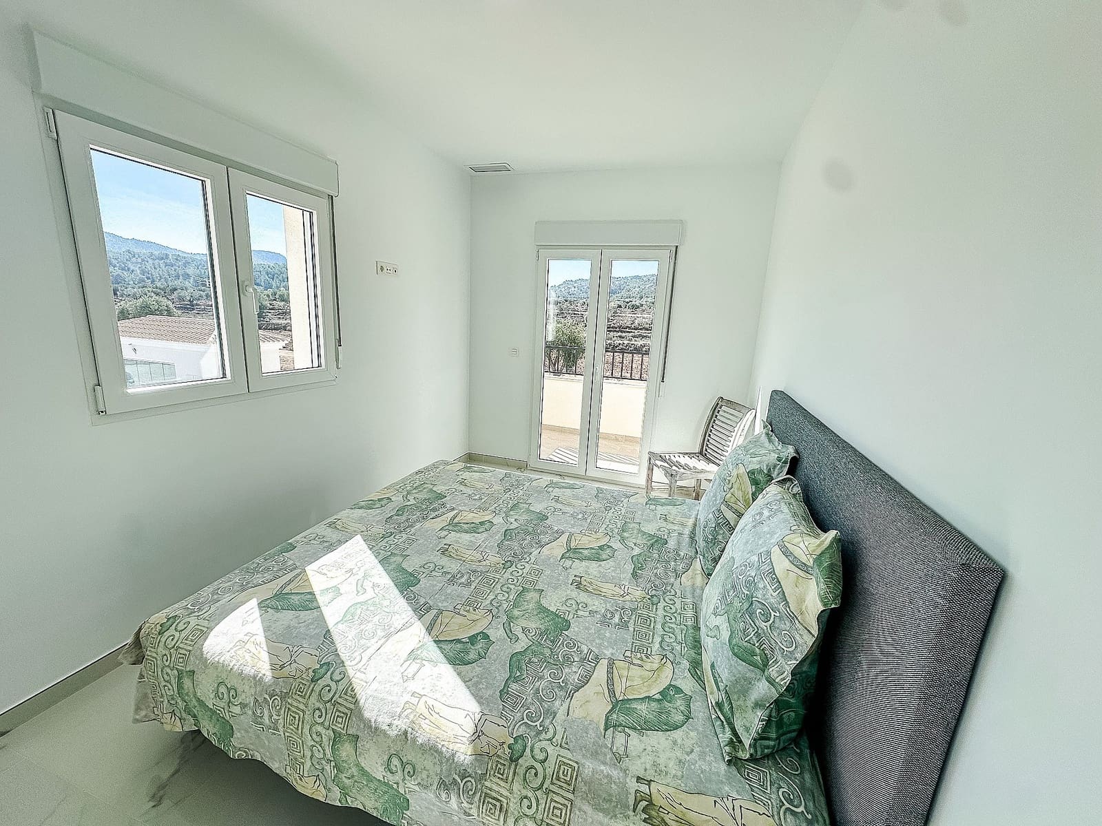 4 soveværelse Villa til salg i Sax med swimmingpool garage - € 423.000 (Ref: 9824602)