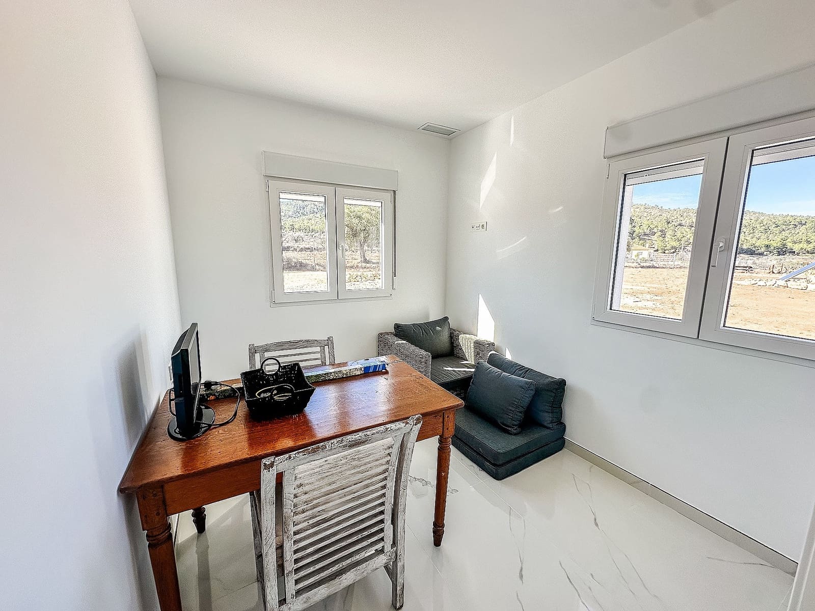 4 soveværelse Villa til salg i Sax med swimmingpool garage - € 423.000 (Ref: 9824602)
