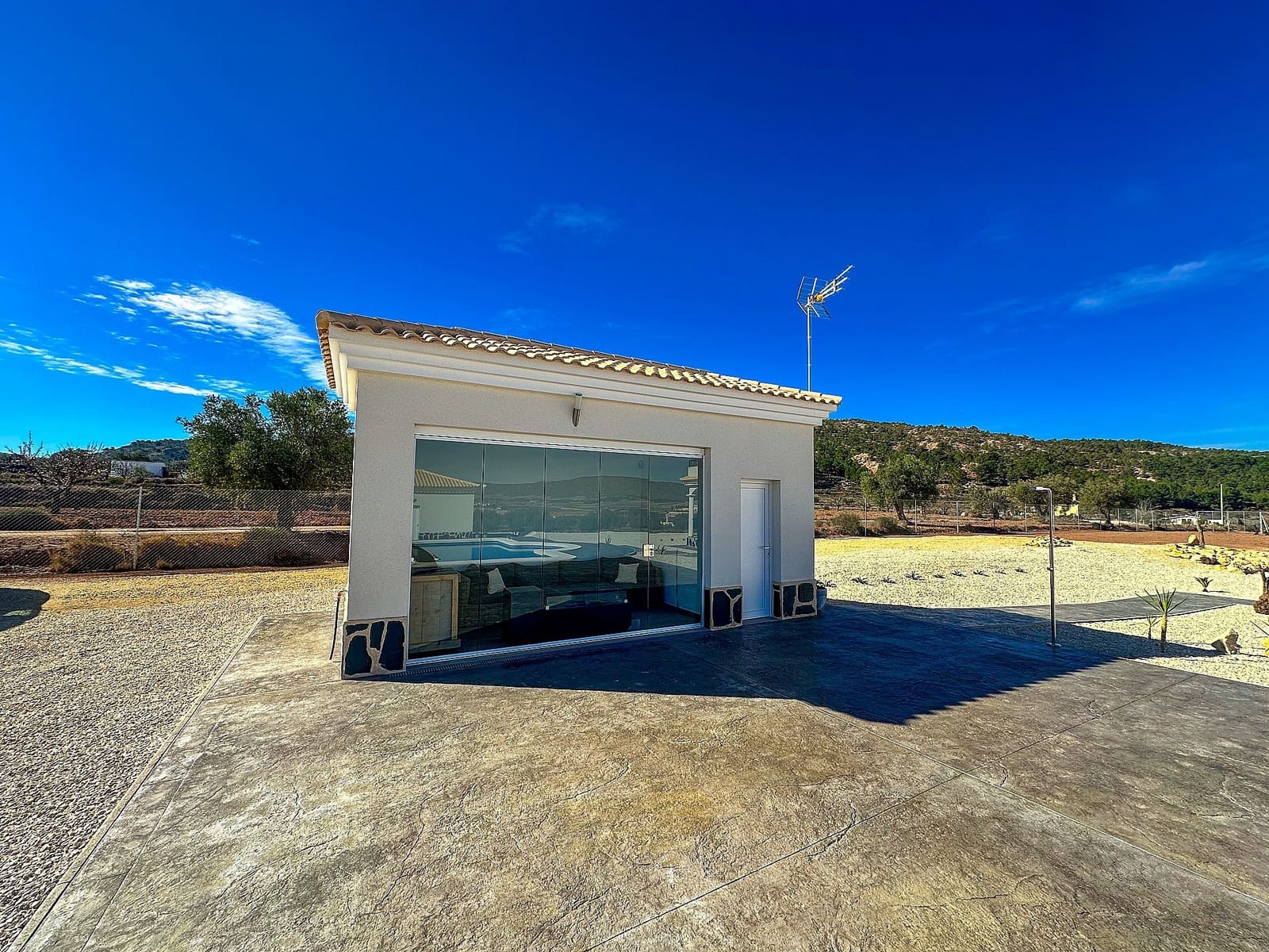 4 soveværelse Villa til salg i Sax med swimmingpool garage - € 423.000 (Ref: 9824602)