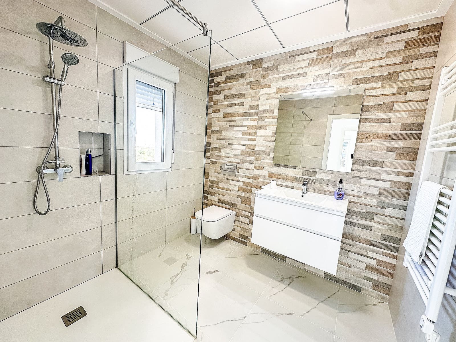 4 soveværelse Villa til salg i Sax med swimmingpool garage - € 423.000 (Ref: 9824602)