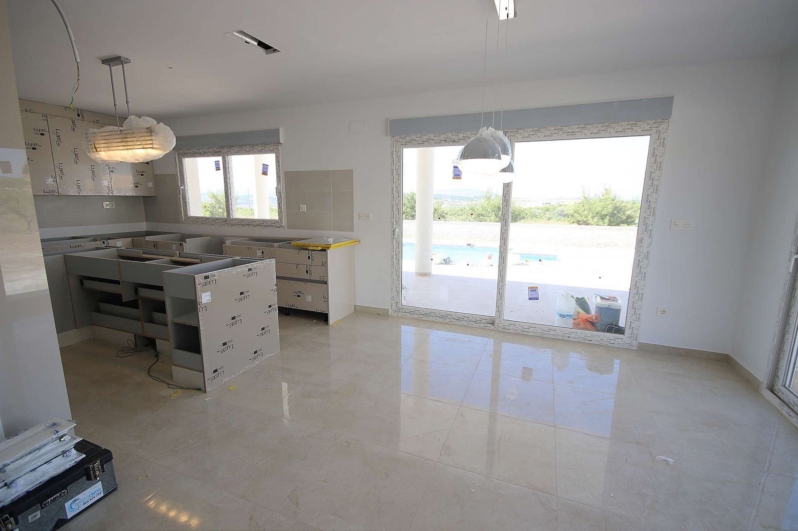4 soveværelse Villa til salg i Sax med swimmingpool garage - € 491.000 (Ref: 9824603)