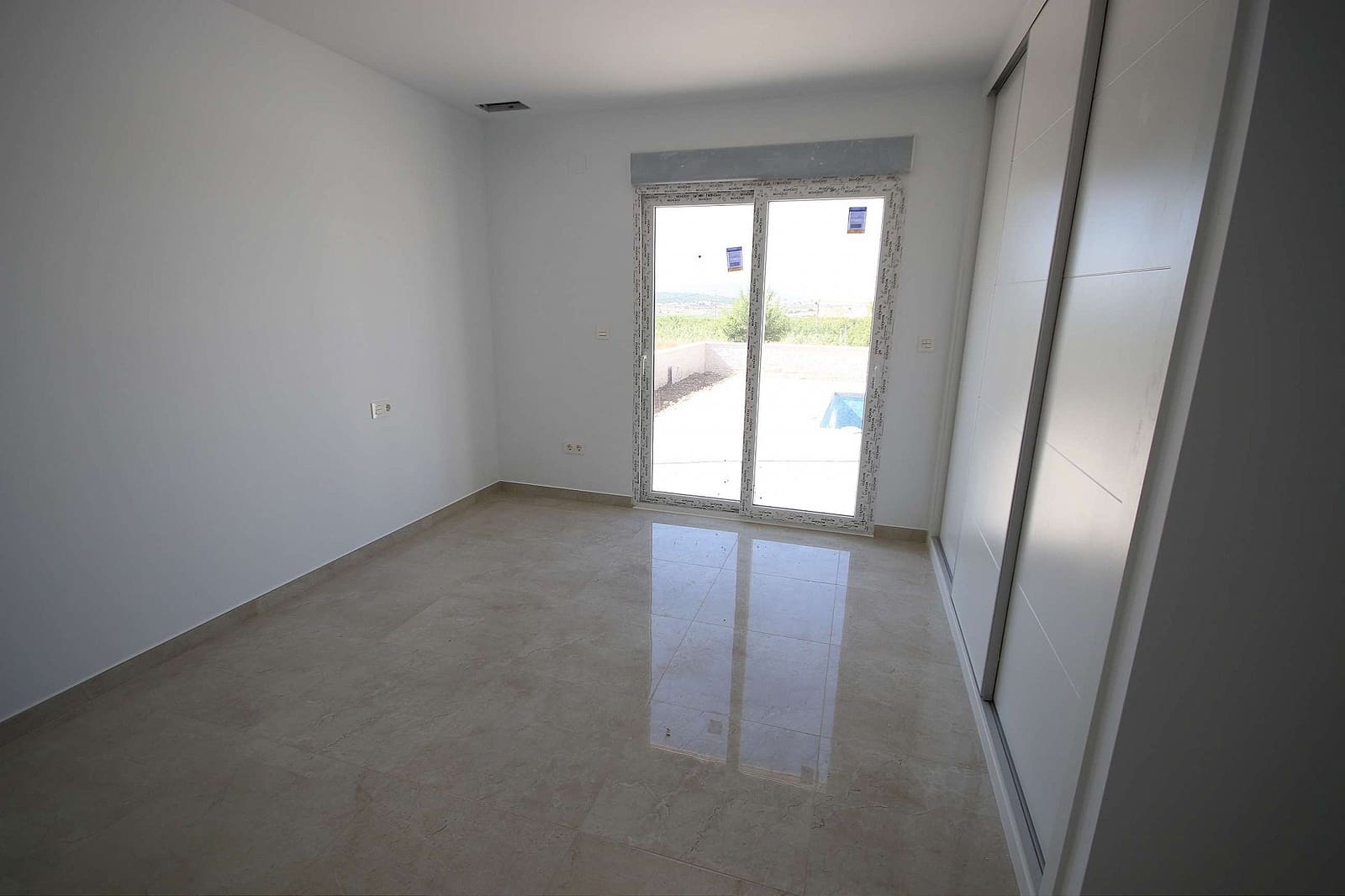 4 soveværelse Villa til salg i Sax med swimmingpool garage - € 491.000 (Ref: 9824603)