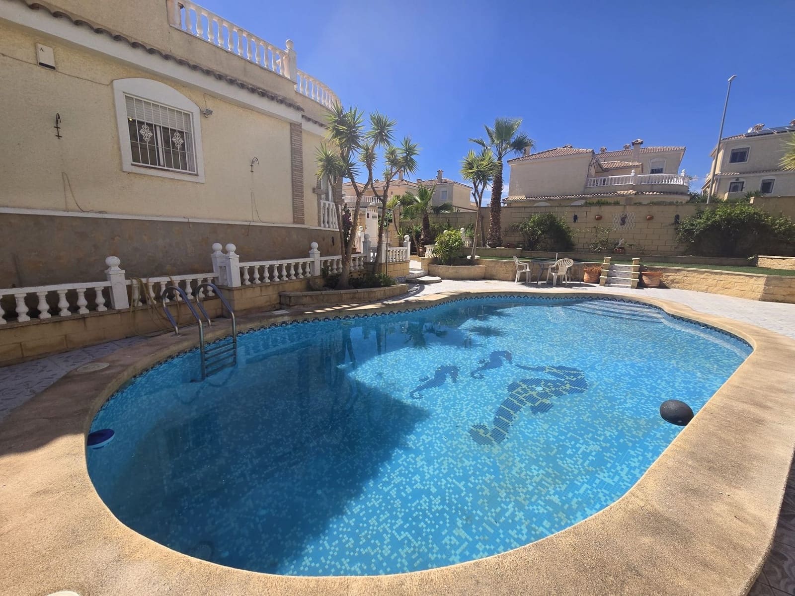 5 bedroom Villa for sale in Monforte del Cid with pool - € 349,995 (Ref: 9828230)