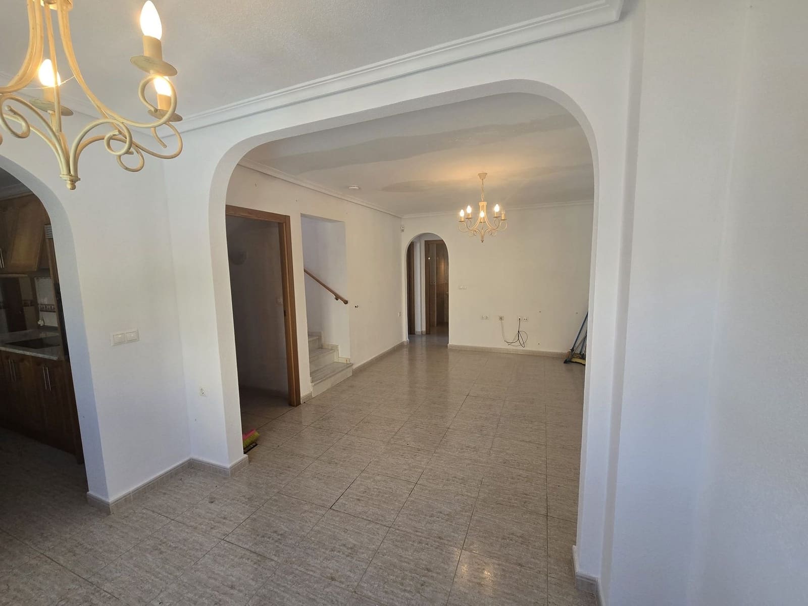 5 bedroom Villa for sale in Monforte del Cid with pool - € 349,995 (Ref: 9828230)