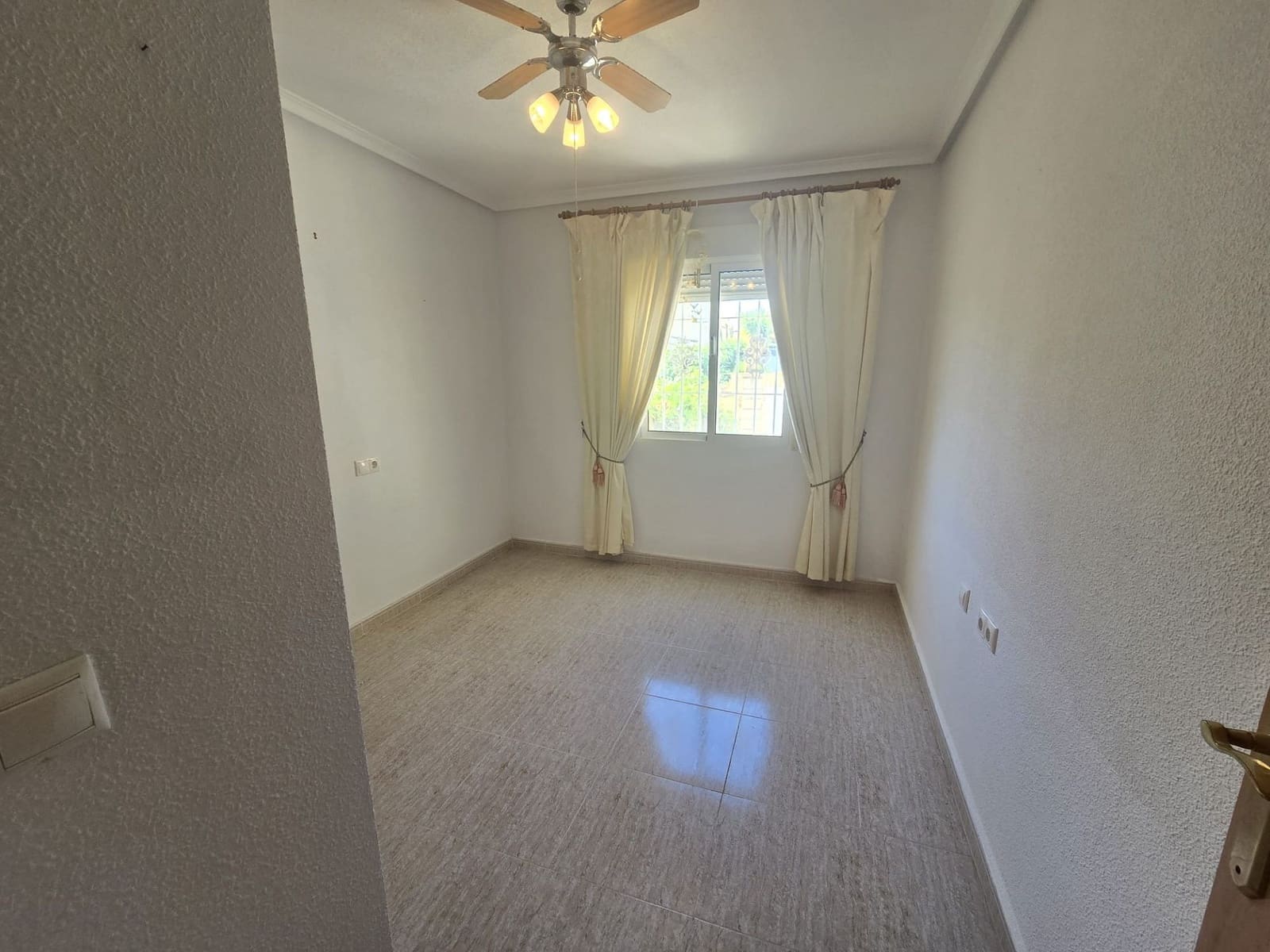 5 bedroom Villa for sale in Monforte del Cid with pool - € 349,995 (Ref: 9828230)