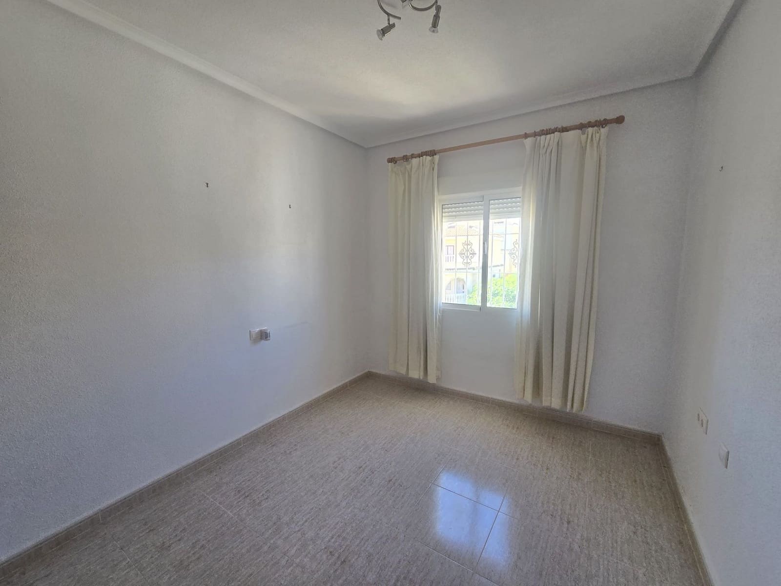 5 bedroom Villa for sale in Monforte del Cid with pool - € 349,995 (Ref: 9828230)
