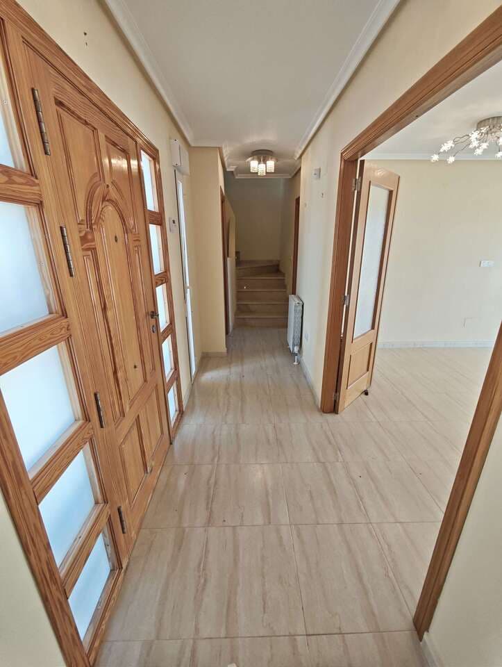 4 soveværelse Villa til salg i Pinoso med swimmingpool - € 324.995 (Ref: 9828232)