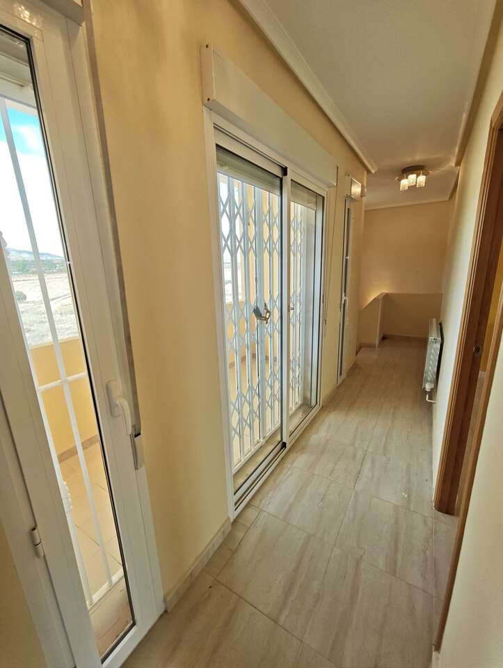 4 soveværelse Villa til salg i Pinoso med swimmingpool - € 324.995 (Ref: 9828232)