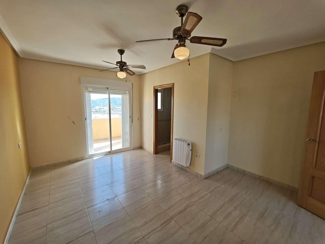 4 soveværelse Villa til salg i Pinoso med swimmingpool - € 324.995 (Ref: 9828232)