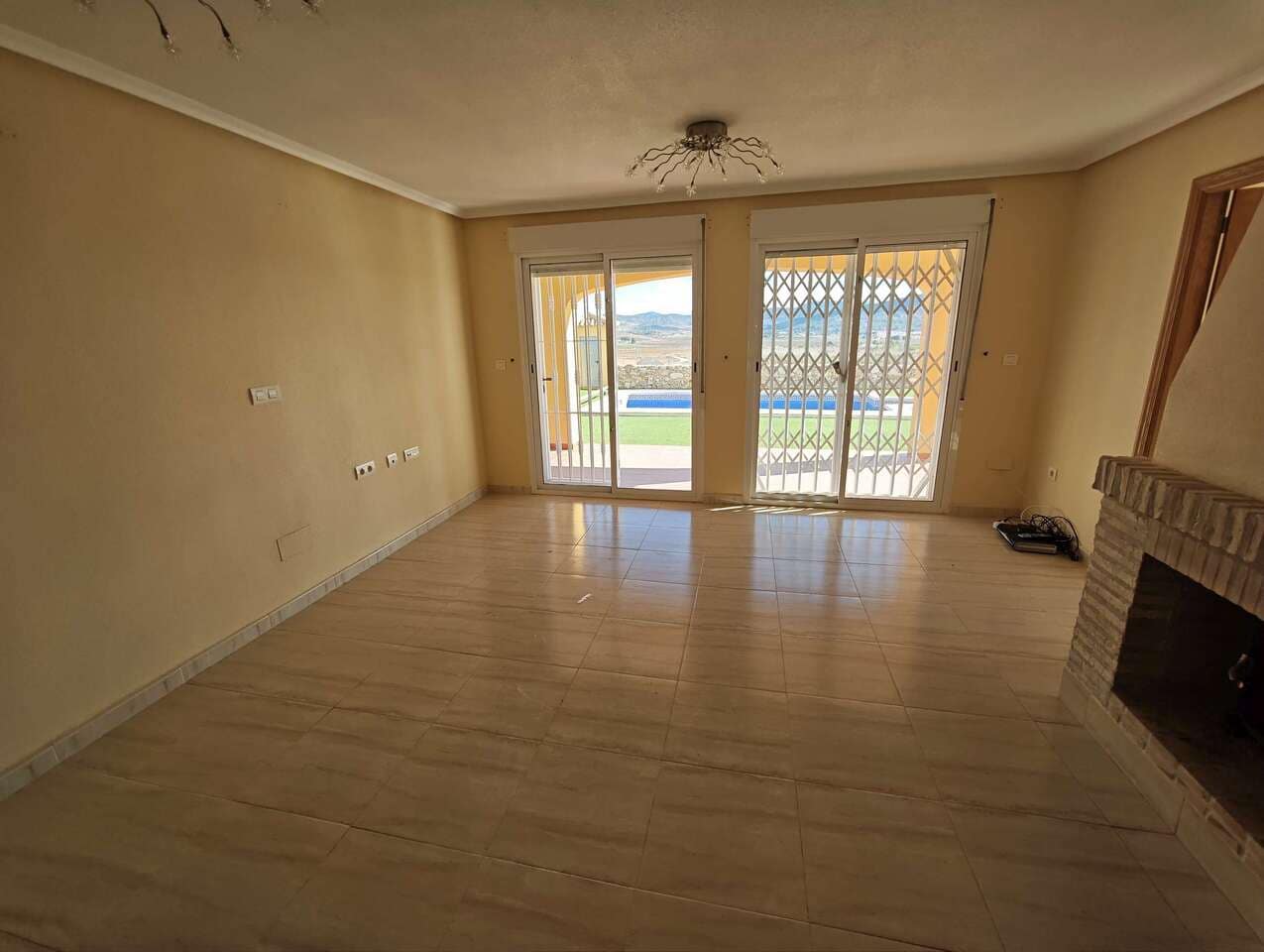 4 soveværelse Villa til salg i Pinoso med swimmingpool - € 324.995 (Ref: 9828232)