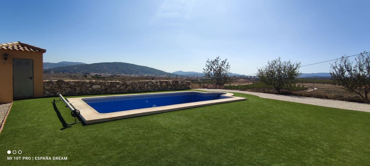 4 soveværelse Villa til salg i Pinoso med swimmingpool - € 324.995 (Ref: 9828232)