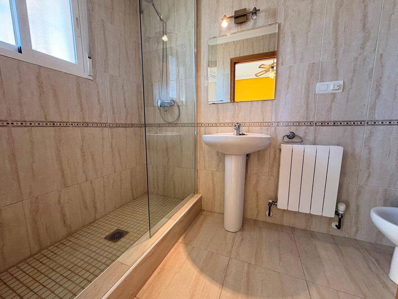 4 soveværelse Villa til salg i Pinoso med swimmingpool - € 324.995 (Ref: 9828232)