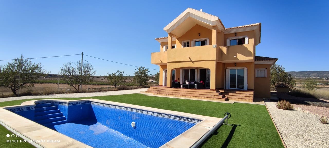 4 soveværelse Villa til salg i Pinoso med swimmingpool - € 324.995 (Ref: 9828232)