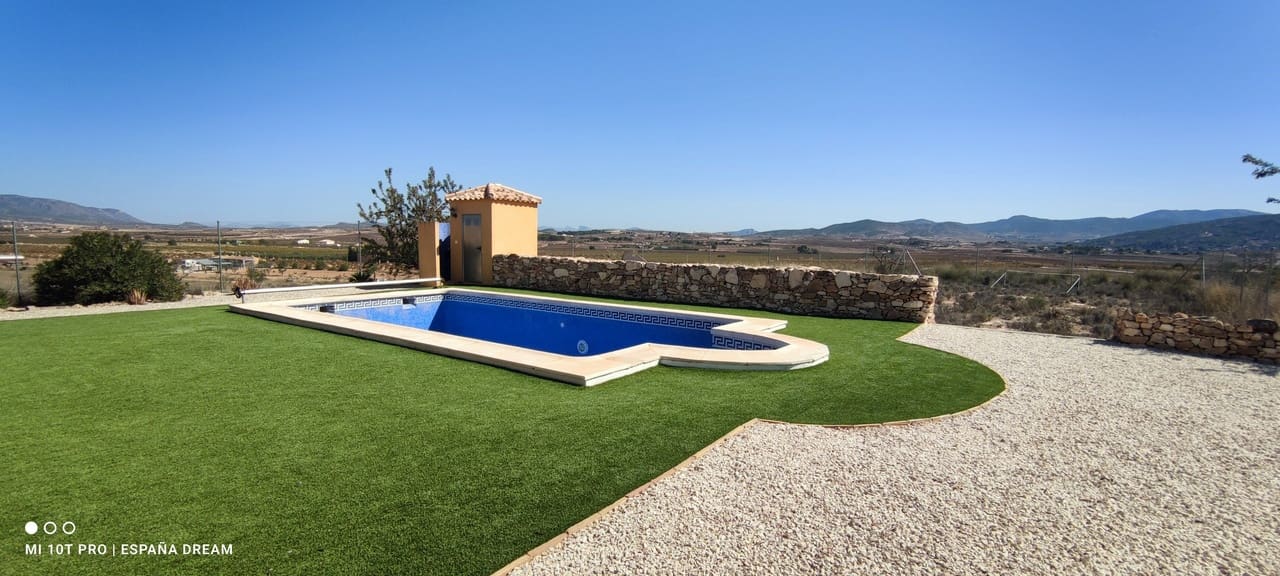 4 soveværelse Villa til salg i Pinoso med swimmingpool - € 324.995 (Ref: 9828232)