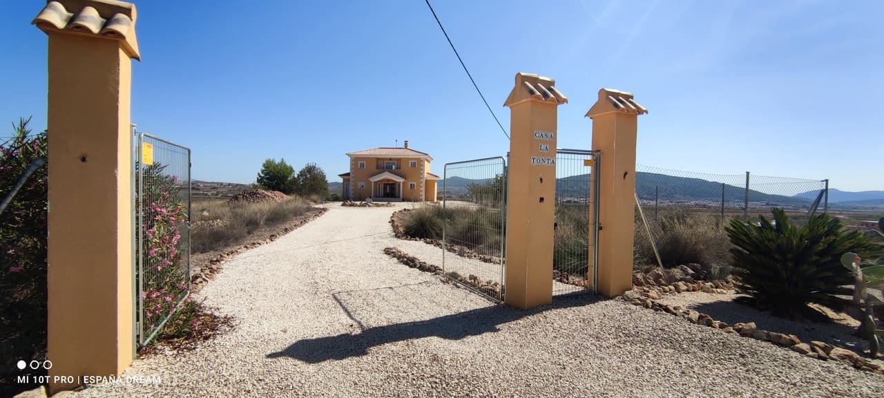 4 soveværelse Villa til salg i Pinoso med swimmingpool - € 324.995 (Ref: 9828232)