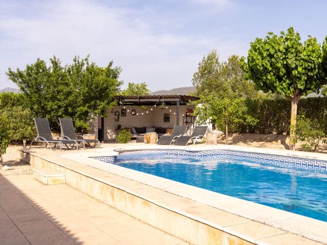 5 bedroom Villa for sale in Biar with pool - € 499,000 (Ref: 9830565)