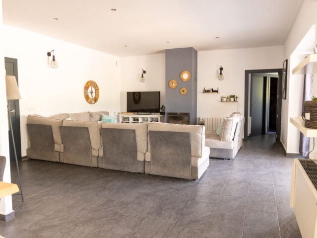 5 bedroom Villa for sale in Biar with pool - € 499,000 (Ref: 9830565)