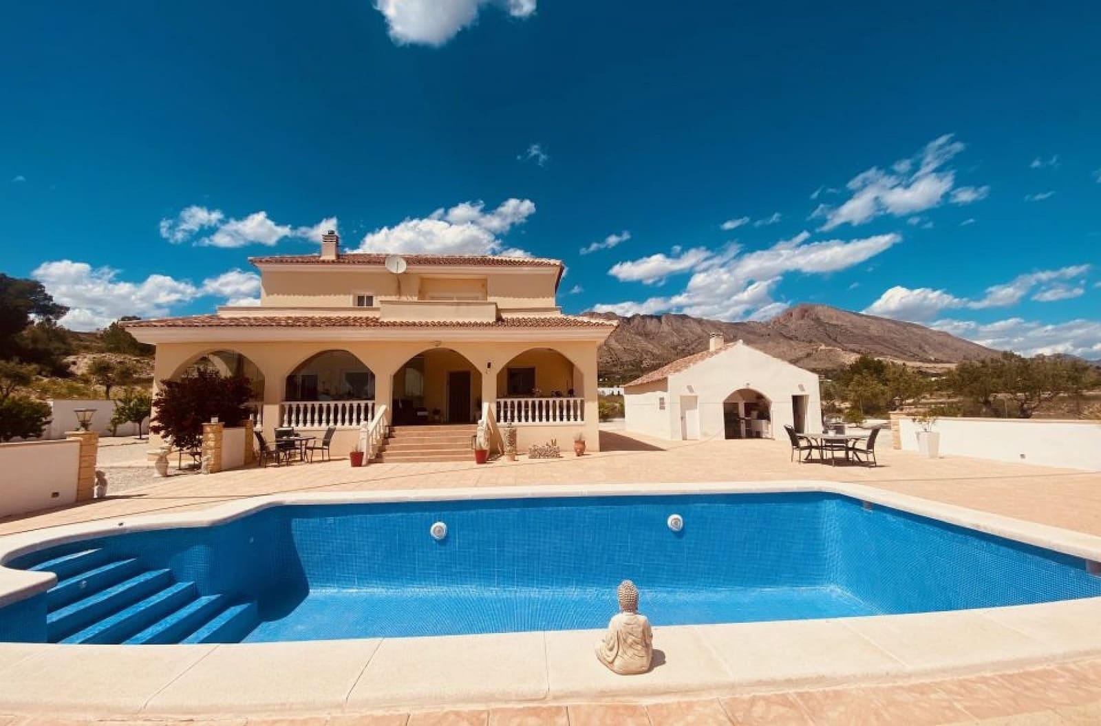 4 soveværelse Villa til salg i Macisvenda med swimmingpool garage - € 479.000 (Ref: 9830602)