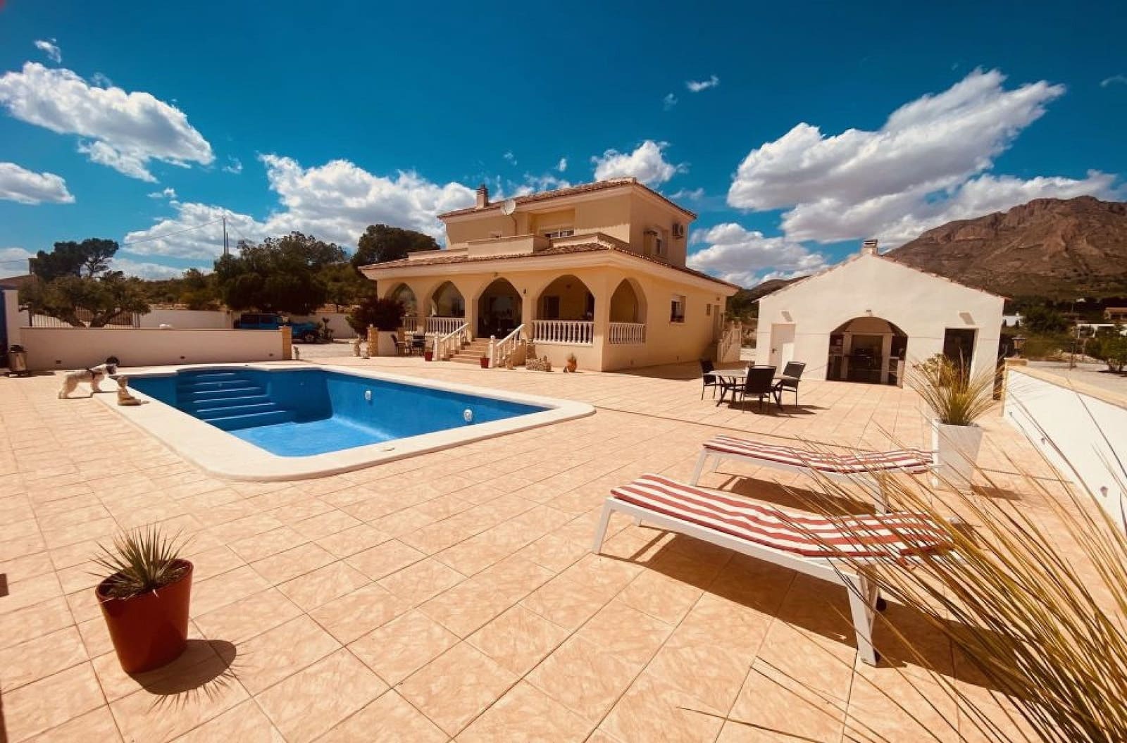 4 soveværelse Villa til salg i Macisvenda med swimmingpool garage - € 479.000 (Ref: 9830602)
