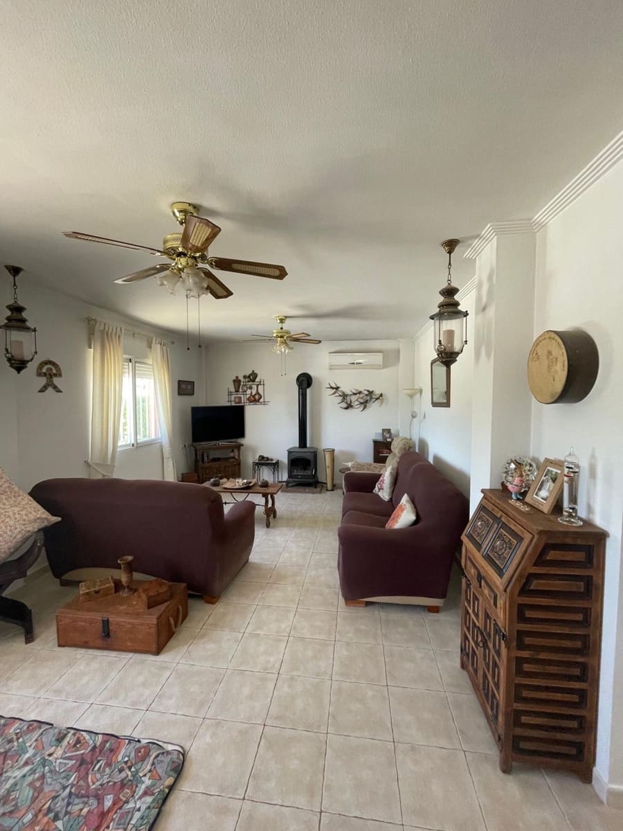 4 bedroom Villa for sale in Pinoso - € 425,000 (Ref: 9833189)