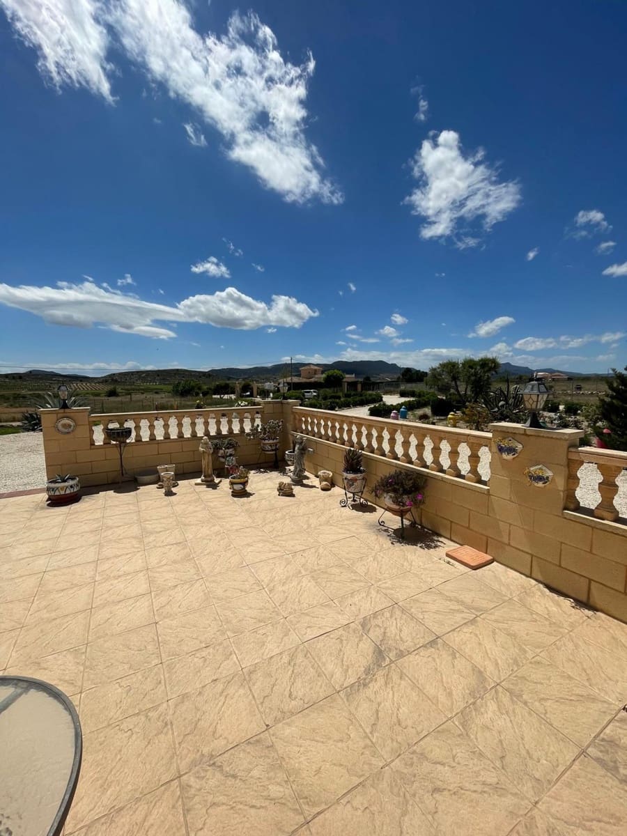4 bedroom Villa for sale in Pinoso - € 425,000 (Ref: 9833189)