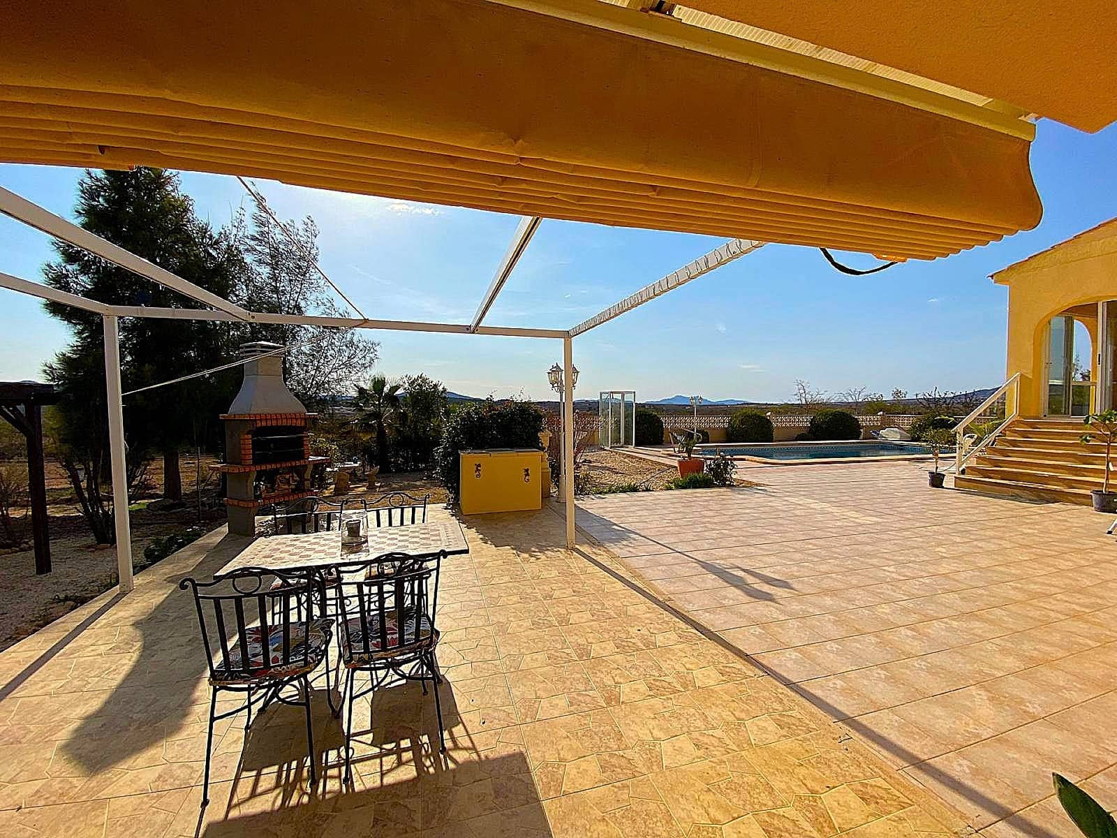 4 bedroom Villa for sale in Lel - € 390,000 (Ref: 9835129)
